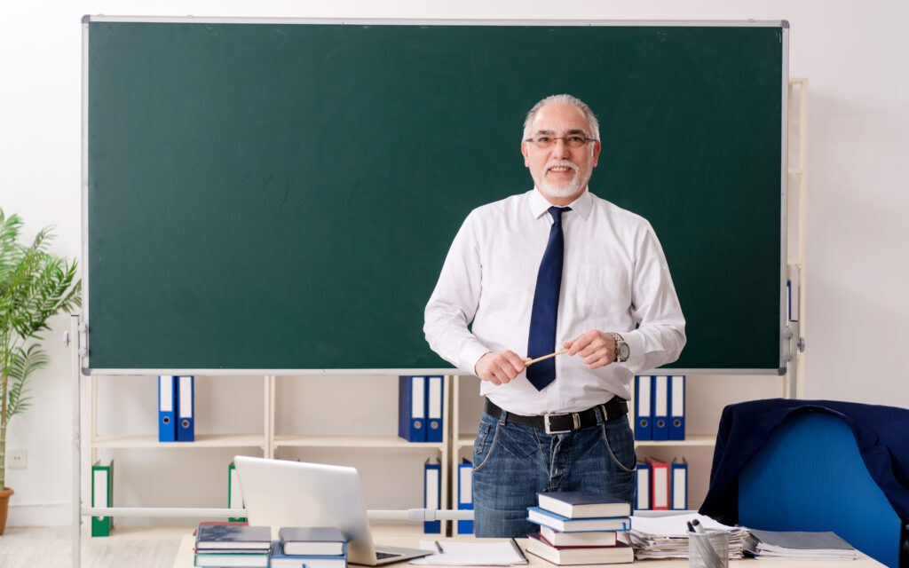 Work-As-A-Substitute-Teacher-part-time-jobs-for-retirees